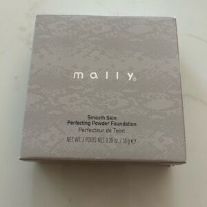 Mally Beauty Smooth Skin Perfecting Powder Foundation - New in Box